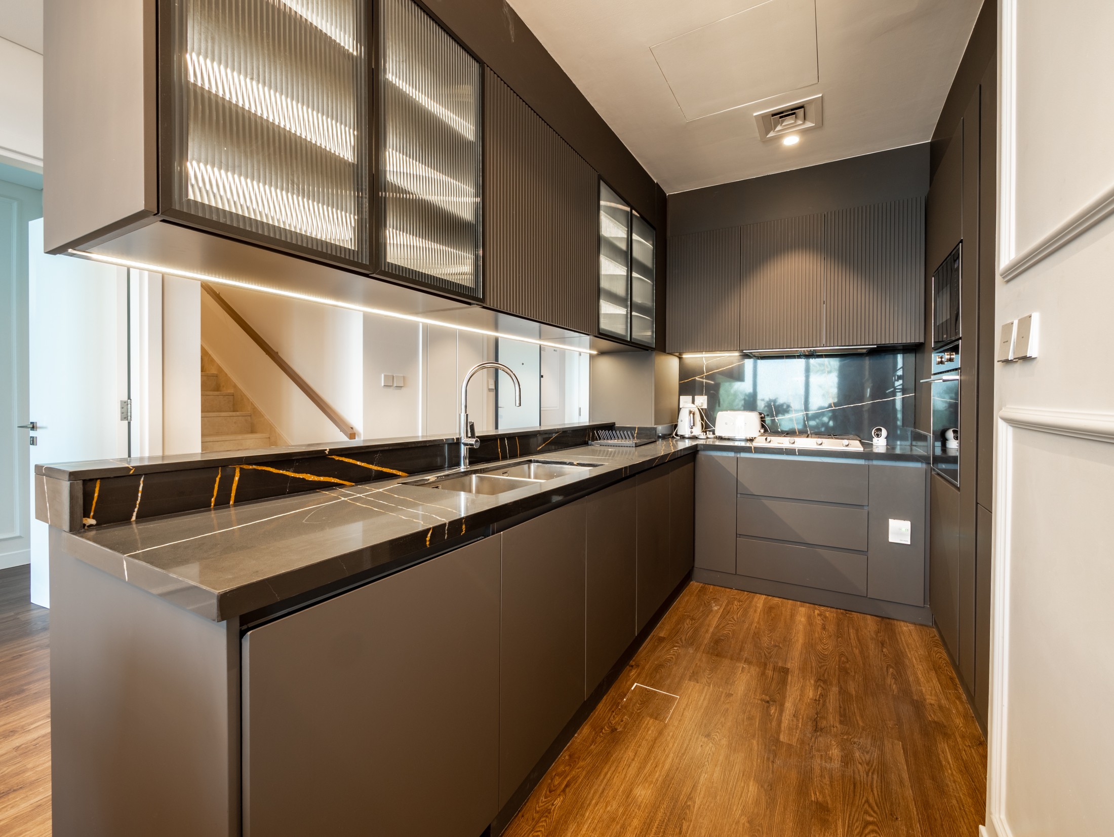 The Grand three-bedroom waterfront townhouse — property photograph 3